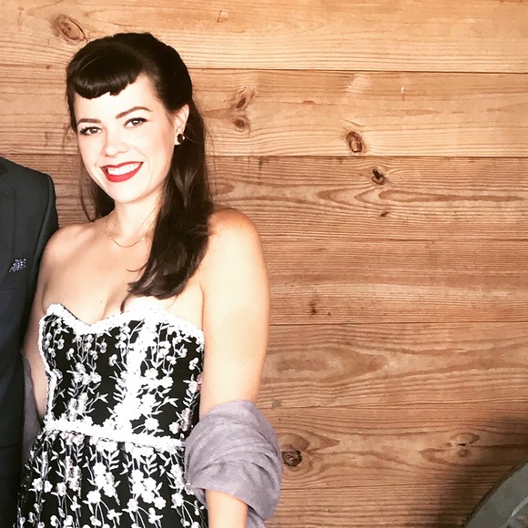 Meet your Posher, Elle - Picture 1 of 1